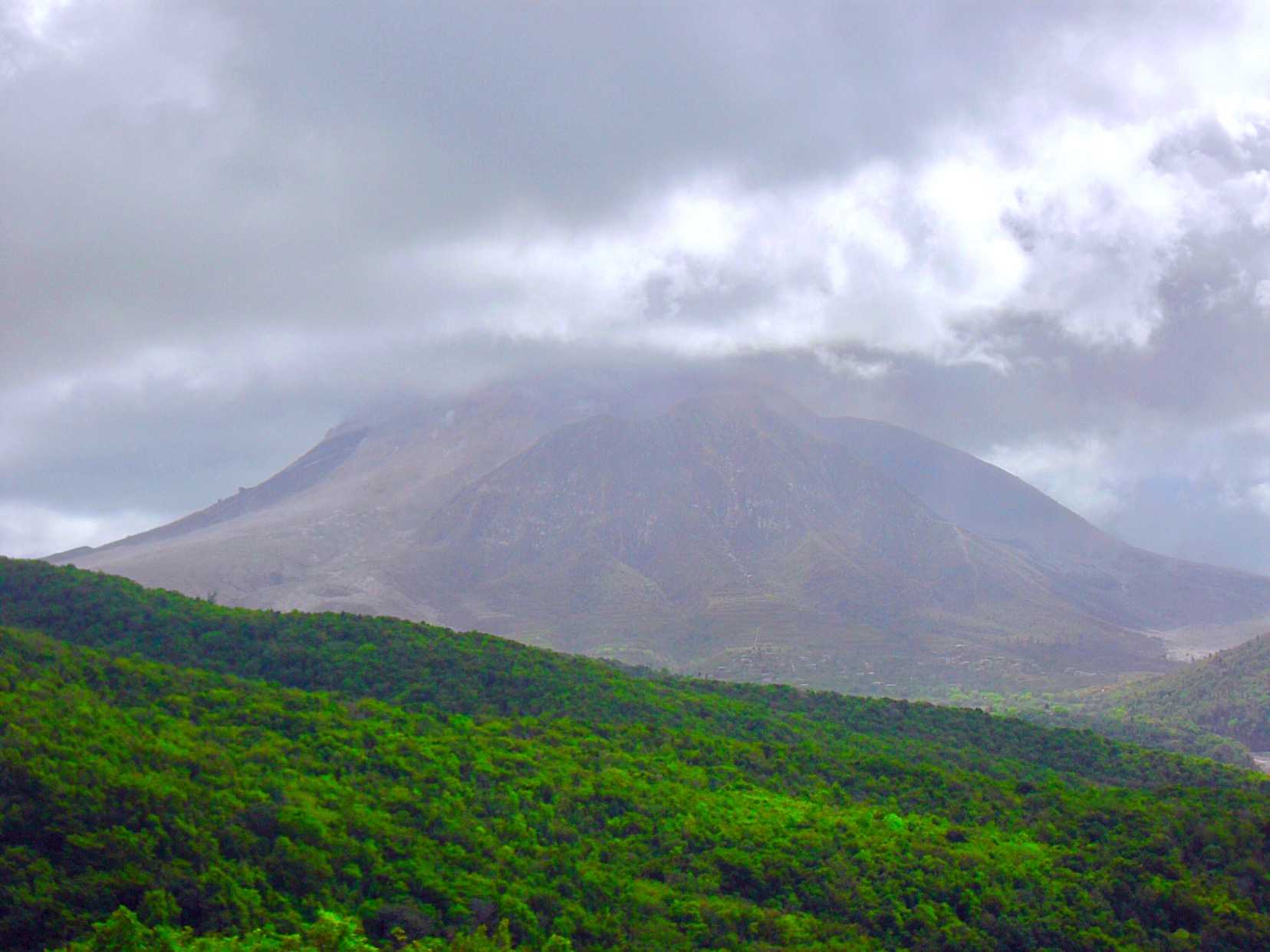 Montserrat nerede